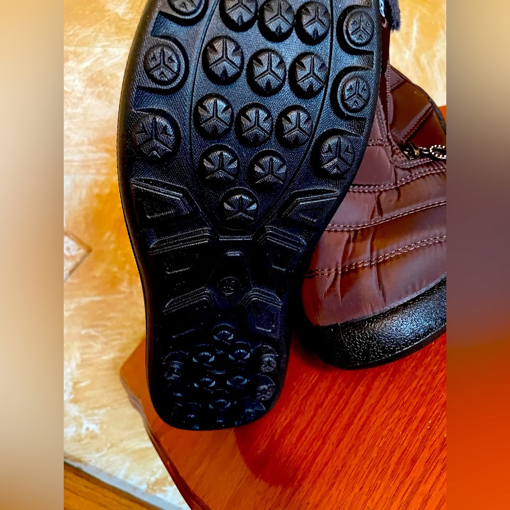 Brand New snow Booties. Size US 12   EU 43